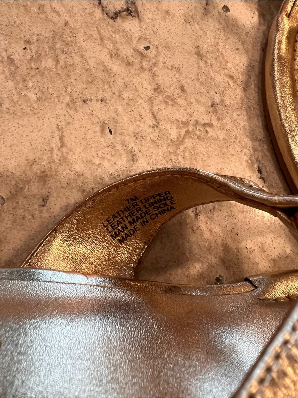 SOLD!! Lilly Pulitzer McKim gold wedge size 7 EXCELLENT - Picture 3 of 6